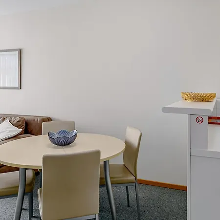 T Pand C 0408 P 47 Apartment *
