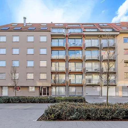 T Pand C 0408 P 47 Apartment *